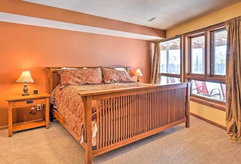 Lodge W/ Indoor Pool, Along Devil S Lake Park