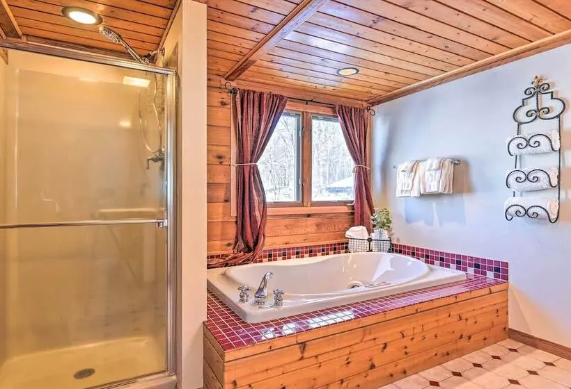 Lodge W/ Indoor Pool, Along Devil S Lake Park