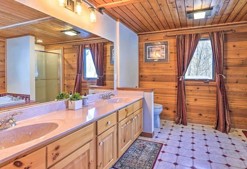 Lodge W/ Indoor Pool, Along Devil S Lake Park