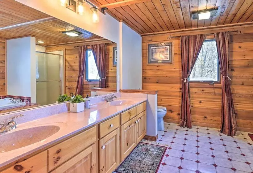 Lodge W/ Indoor Pool, Along Devil S Lake Park