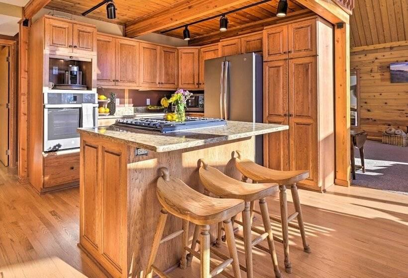 Lodge W/ Indoor Pool, Along Devil S Lake Park