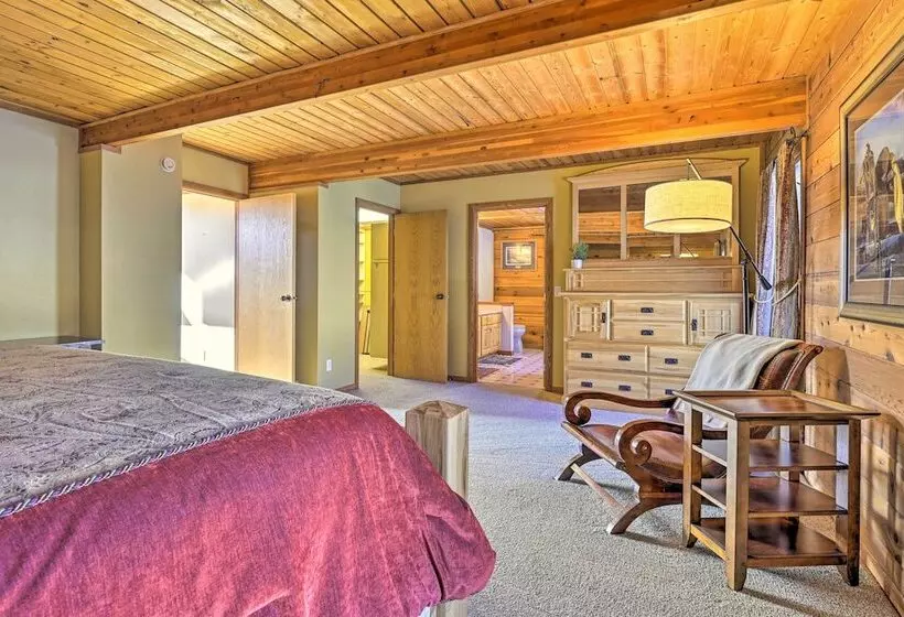 Lodge W/ Indoor Pool, Along Devil S Lake Park