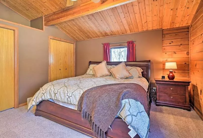 Lodge W/ Indoor Pool, Along Devil S Lake Park