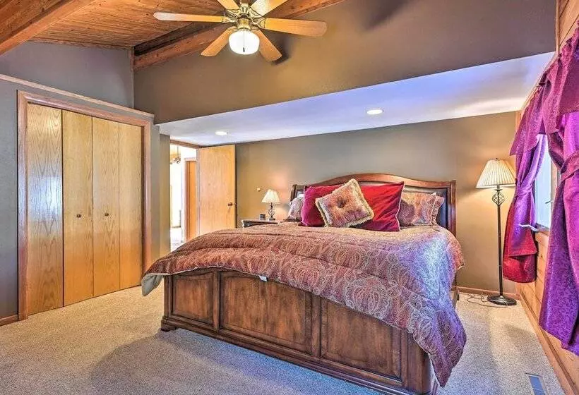 Lodge W/ Indoor Pool, Along Devil S Lake Park