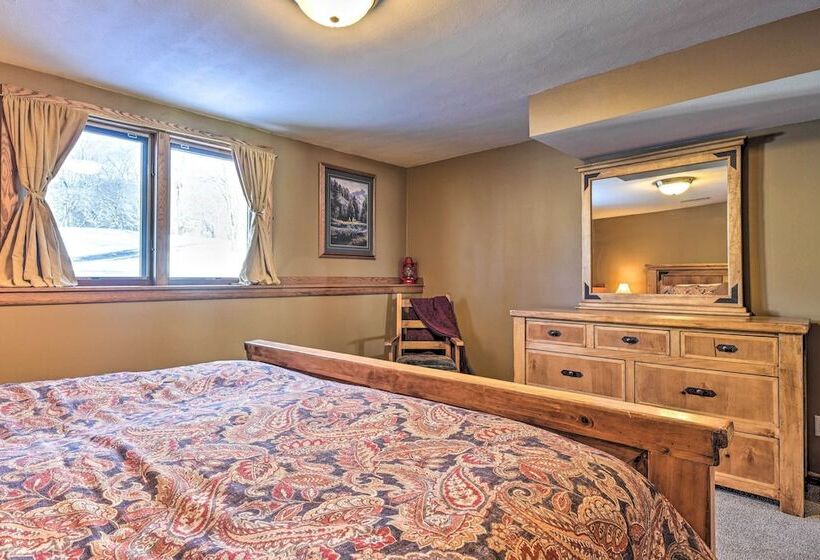 Lodge W/ Indoor Pool, Along Devil S Lake Park