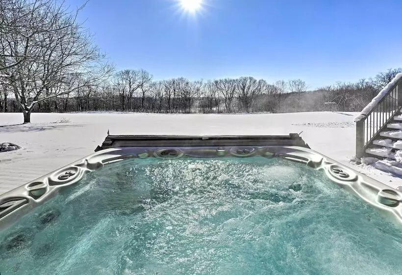 Lodge W/ Indoor Pool, Along Devil S Lake Park