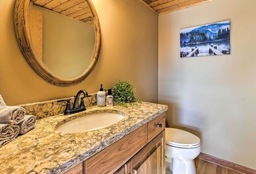 Lodge W/ Indoor Pool, Along Devil S Lake Park