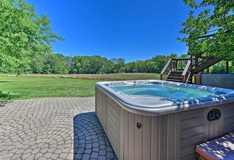 Lodge W/ Indoor Pool, Along Devil S Lake Park