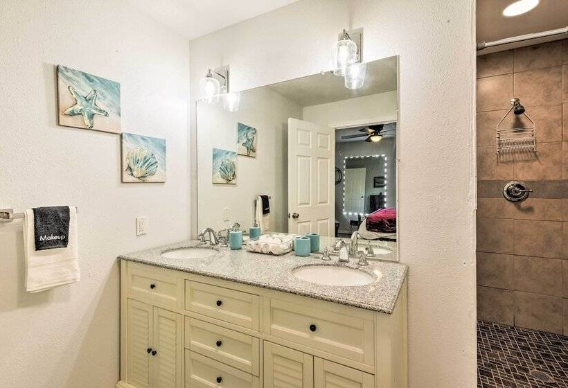 Lovely Historic Fort Worth Home W/ Deck