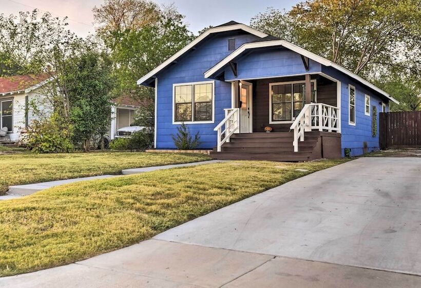 Lovely Historic Fort Worth Home W/ Deck