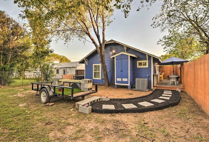 Lovely Historic Fort Worth Home W/ Deck