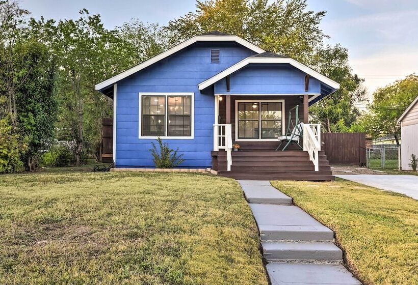 Lovely Historic Fort Worth Home W/ Deck