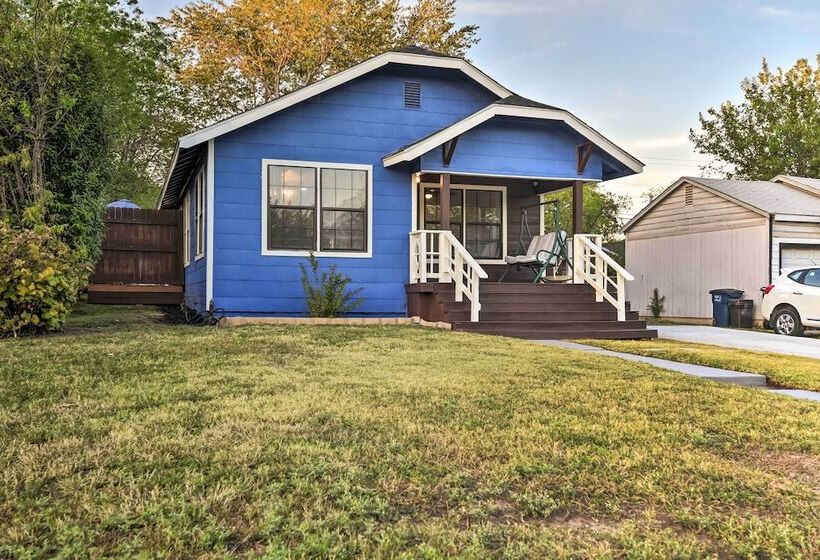 Lovely Historic Fort Worth Home W/ Deck