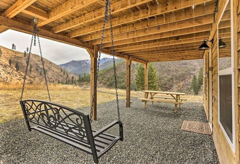 Lowman Outdoor Retreat: Walk To Hot Springs!