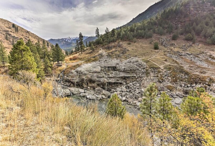 Lowman Outdoor Retreat: Walk To Hot Springs!