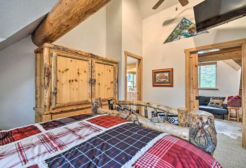 2 Mi To Dtwn: Arnold Cabin W/ Fire Pit & Deck!