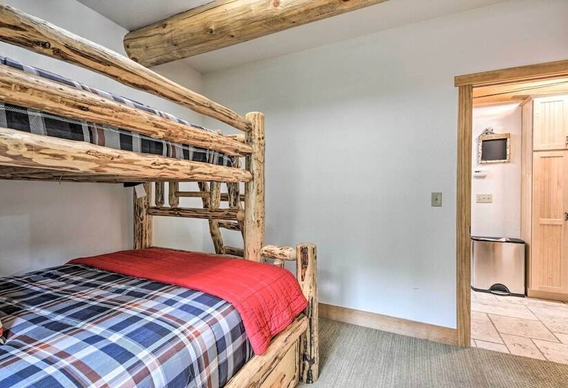 2 Mi To Dtwn: Arnold Cabin W/ Fire Pit & Deck!