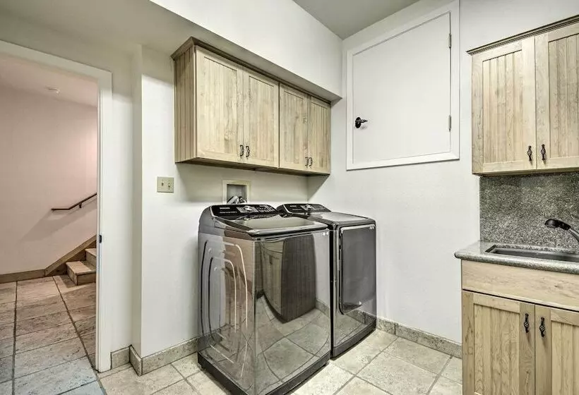 2 Mi To Dtwn: Arnold Cabin W/ Fire Pit & Deck!