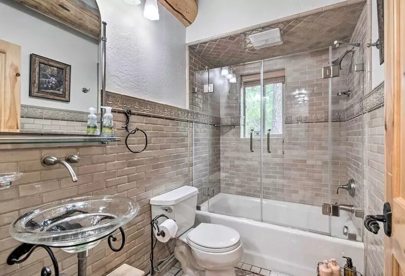 2 Mi To Dtwn: Arnold Cabin W/ Fire Pit & Deck!