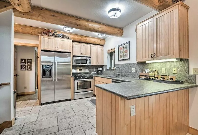 2 Mi To Dtwn: Arnold Cabin W/ Fire Pit & Deck!