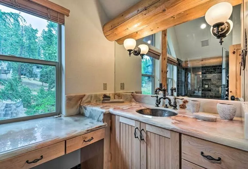 2 Mi To Dtwn: Arnold Cabin W/ Fire Pit & Deck!