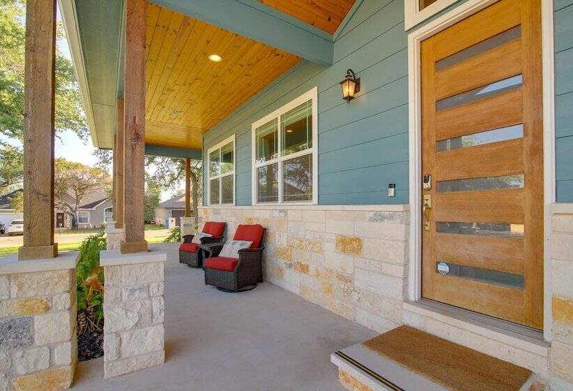 Modern Lago Vista Home W/ Pool & Lake Access!
