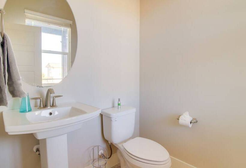 Modern Lago Vista Home W/ Pool & Lake Access!