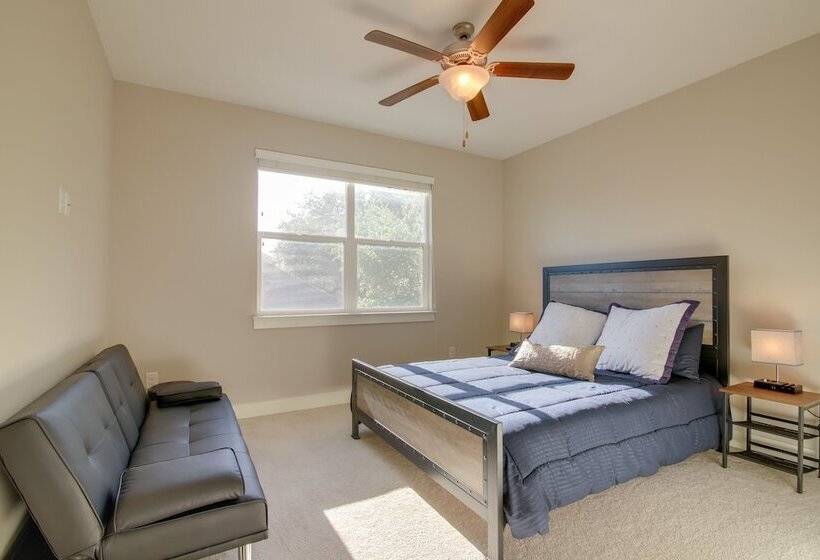 Modern Lago Vista Home W/ Pool & Lake Access!