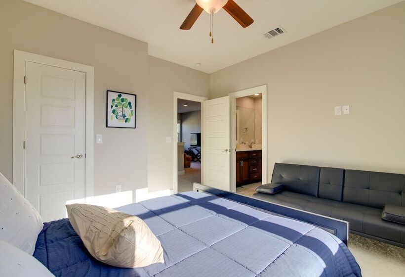 Modern Lago Vista Home W/ Pool & Lake Access!