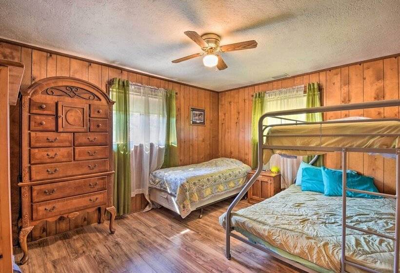 Murphy Cabin W/ Deck, Grill & Private Pond!