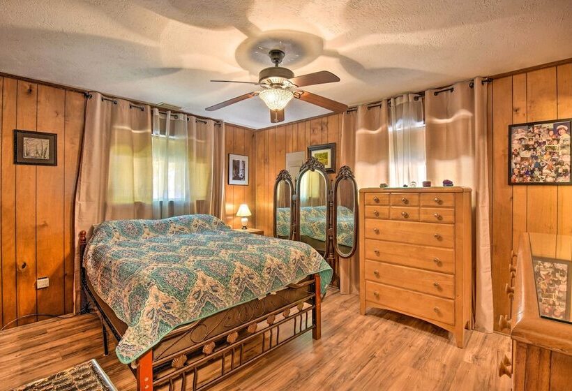 Murphy Cabin W/ Deck, Grill & Private Pond!