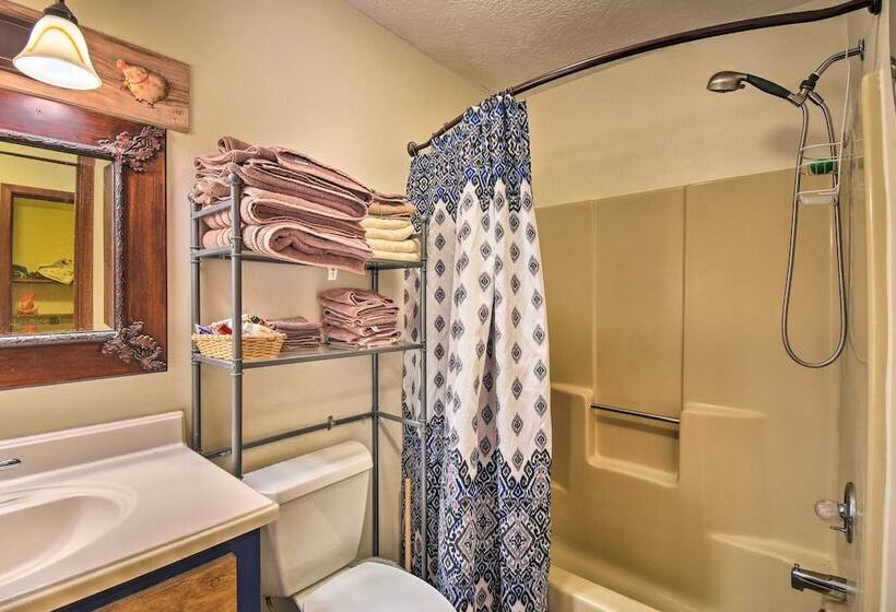 Murphy Cabin W/ Deck, Grill & Private Pond!