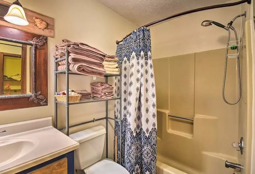 Murphy Cabin W/ Deck, Grill & Private Pond!