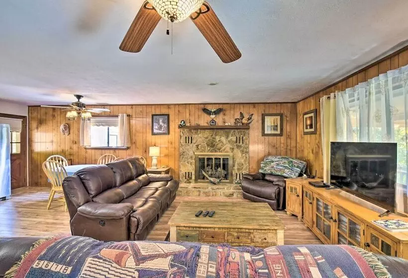 Murphy Cabin W/ Deck, Grill & Private Pond!