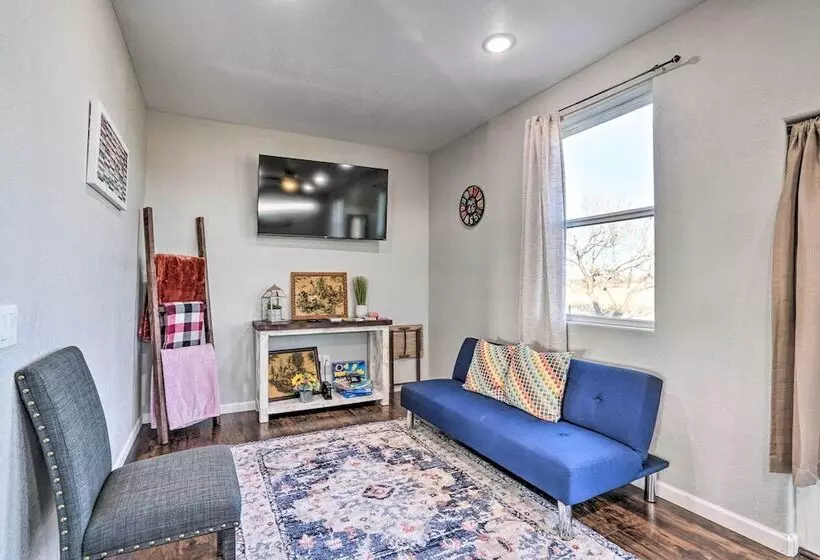 Peaceful Atascosa Home W/ Balcony & Deck!