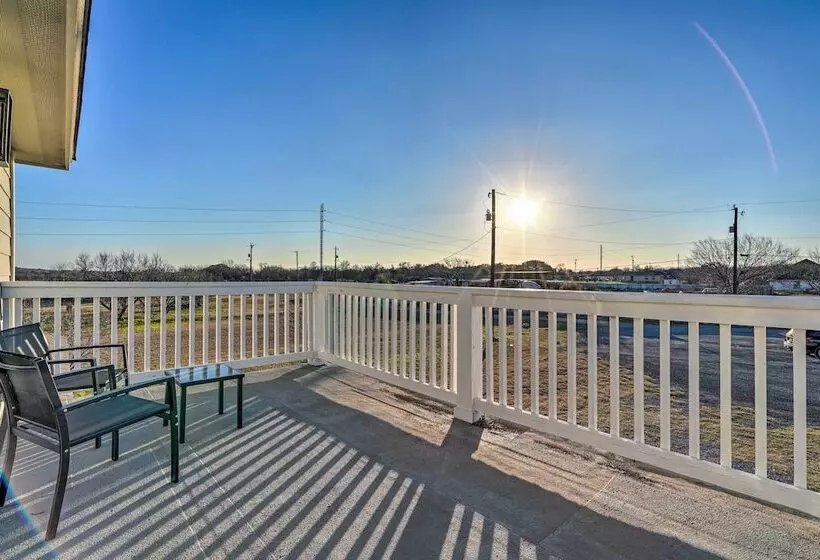 Peaceful Atascosa Home W/ Balcony & Deck!