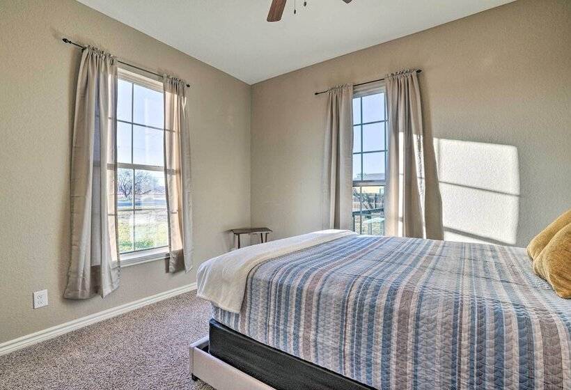 Peaceful Atascosa Home W/ Balcony & Deck!