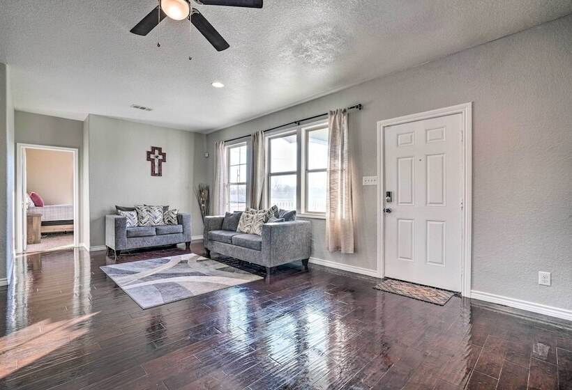 Peaceful Atascosa Home W/ Balcony & Deck!