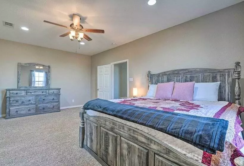 Peaceful Atascosa Home W/ Balcony & Deck!