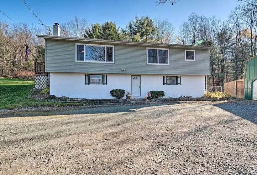 Peaceful Horseheads Hideaway W/ Deck & Yard!