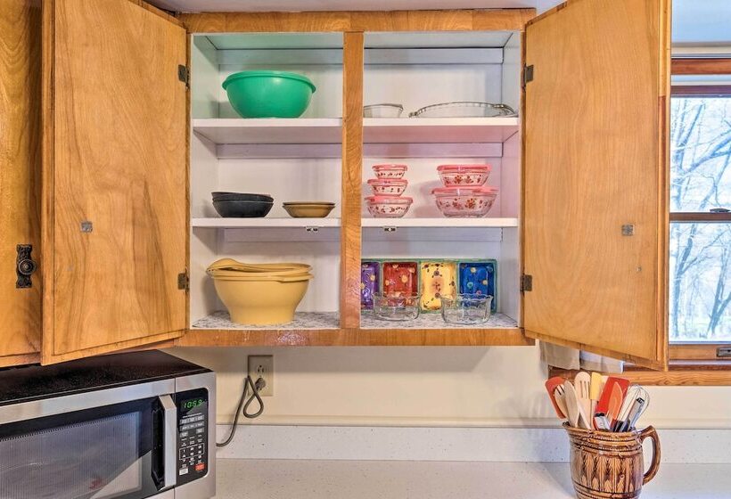 Peaceful Horseheads Hideaway W/ Deck & Yard!