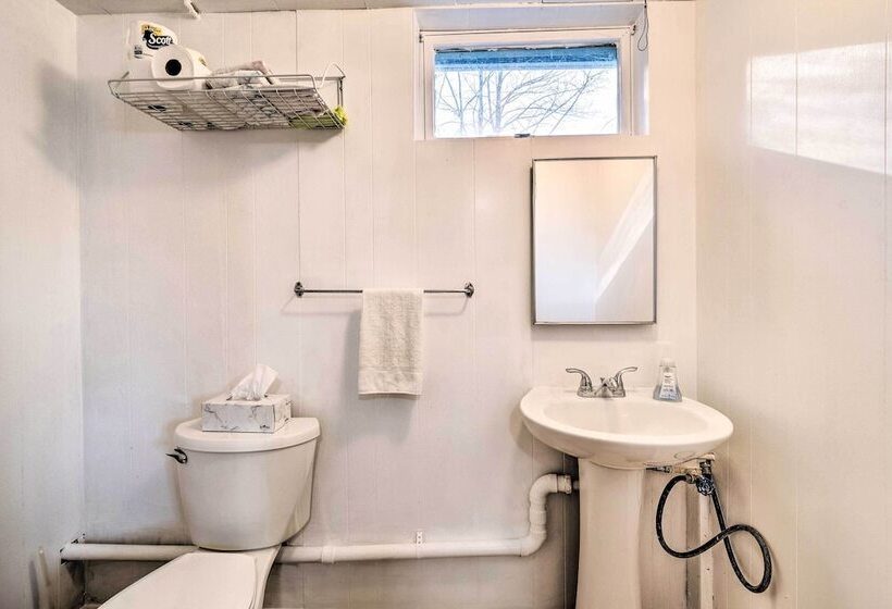 Peaceful Horseheads Hideaway W/ Deck & Yard!