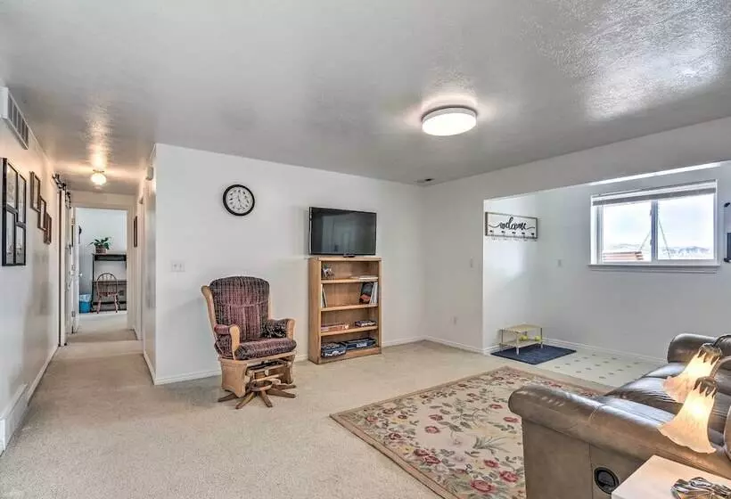 Pet Friendly Aurora House W/ Mountain Views!