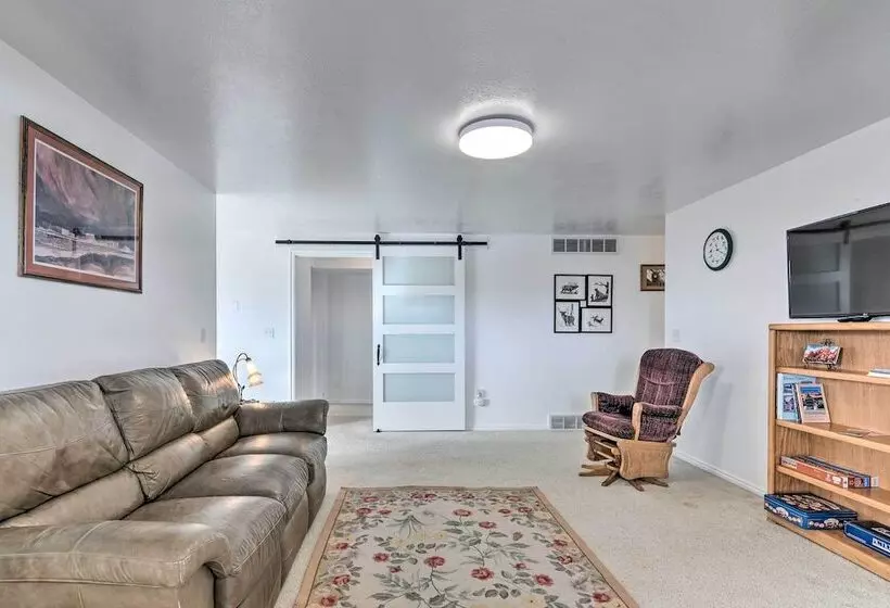 Pet Friendly Aurora House W/ Mountain Views!