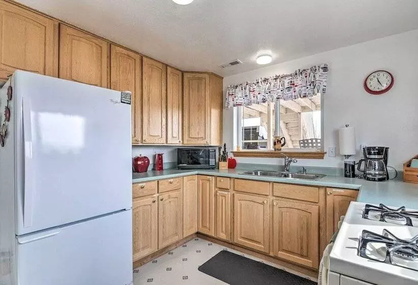 Pet Friendly Aurora House W/ Mountain Views!