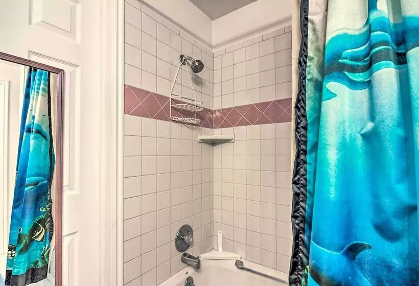 Pet Friendly Aurora House W/ Mountain Views!