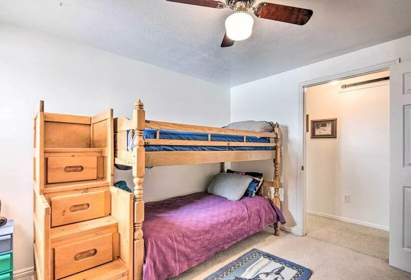 Pet Friendly Aurora House W/ Mountain Views!