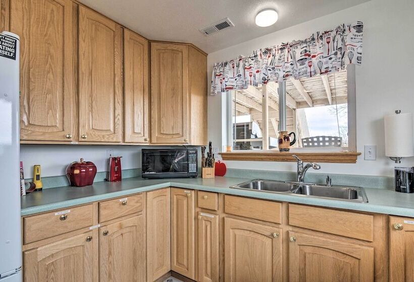 Pet Friendly Aurora House W/ Mountain Views!