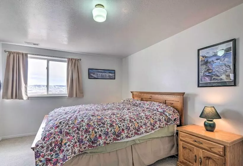 Pet Friendly Aurora House W/ Mountain Views!