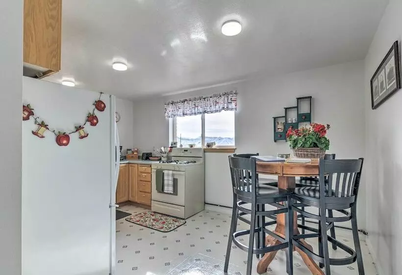 Pet Friendly Aurora House W/ Mountain Views!